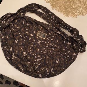 Crossbody Marx Jacobs purse.